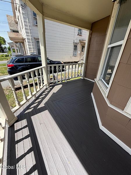 5th image of 53 Maple Street