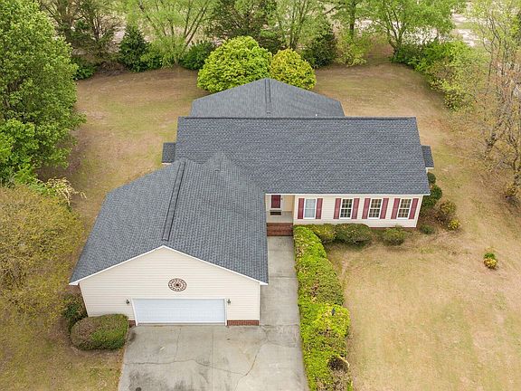 5th image of 390 Club House Dr