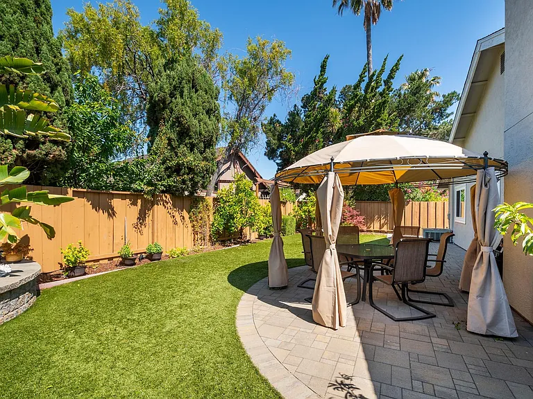 1126 Blythe St — Photo 21