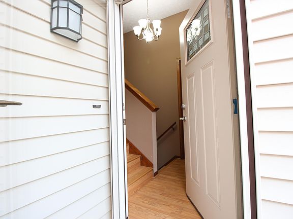 2nd image of 2743 Stonebluff Dr SW