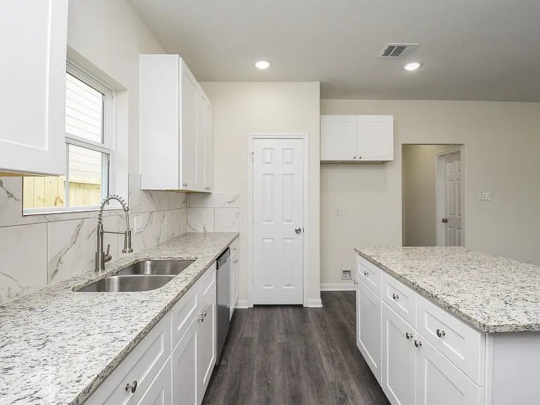 2819 Topiary Ln — Photo 11