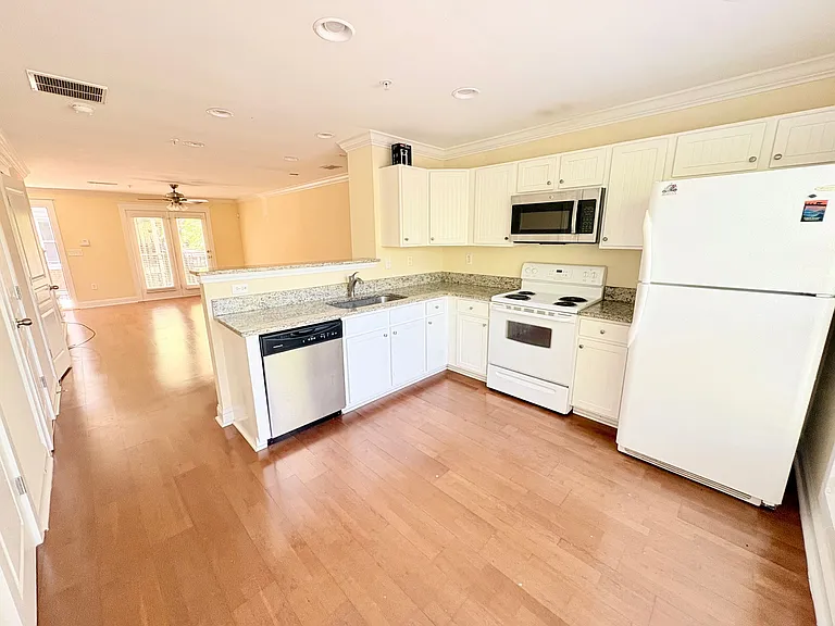 833 Old Greenville Hwy #223 — Photo 7