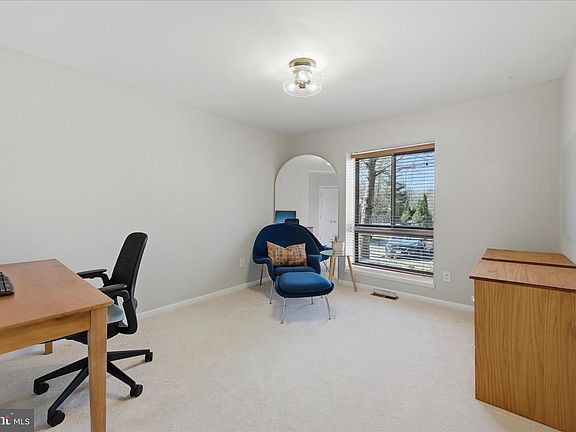 4th image of 11860 S Lakes Ct