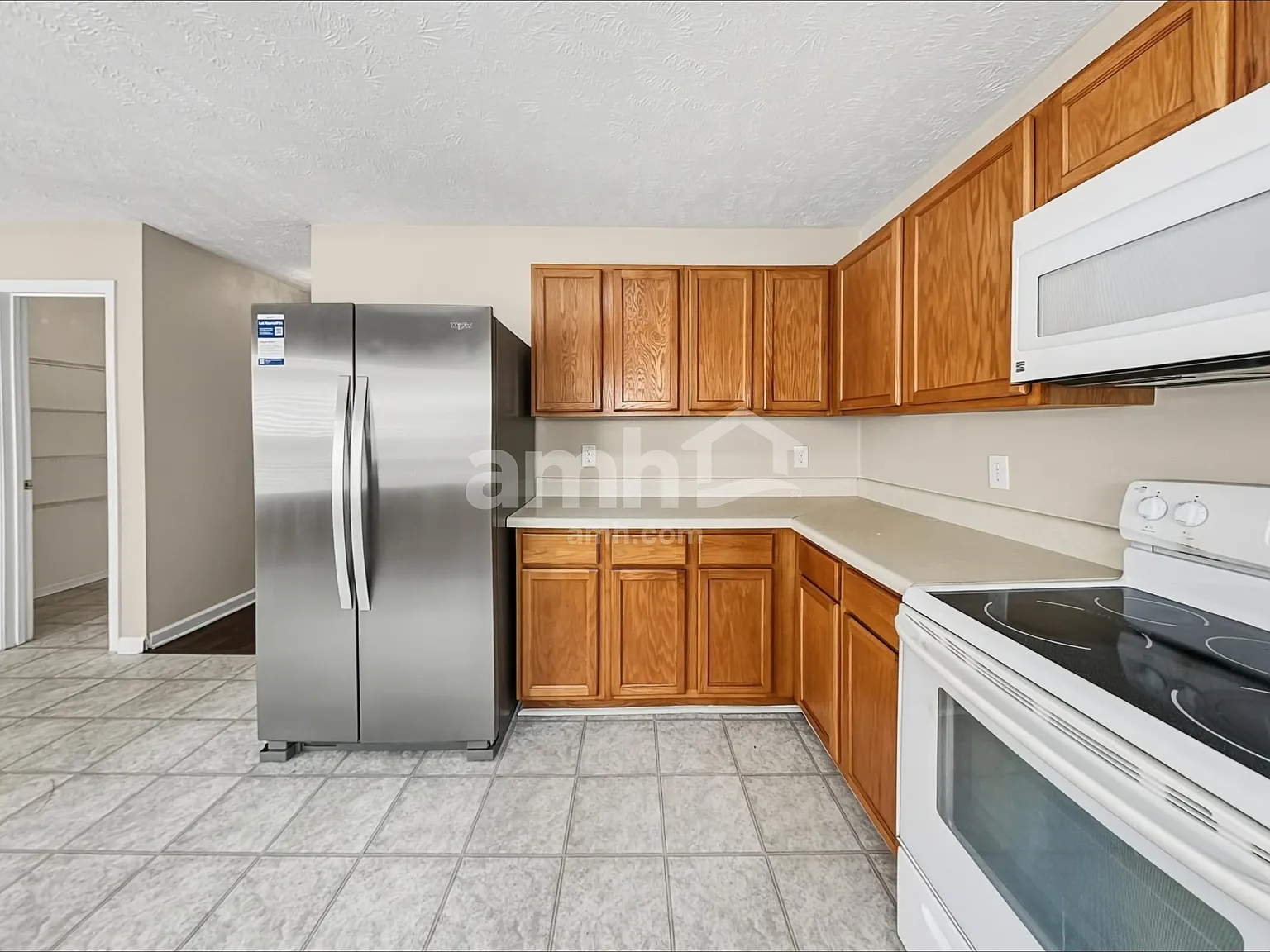 3 bed, 3.0 bath, 2740 sqft, $2,585 — Photo 3