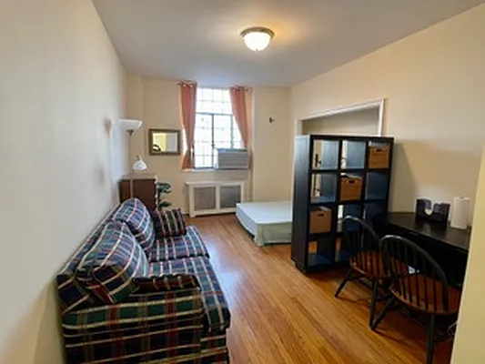 Rented by E Realty International Corp | media 2