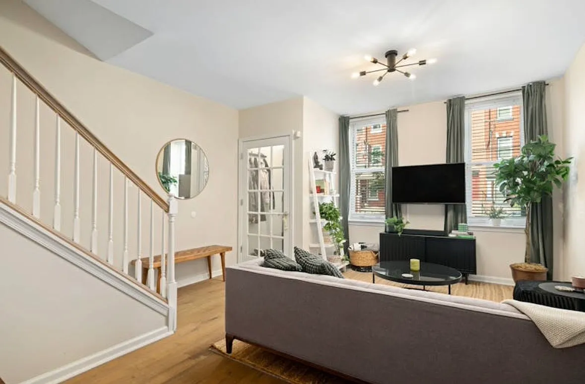 3 bed, 1215 sqft, $2,500 — Photo 3