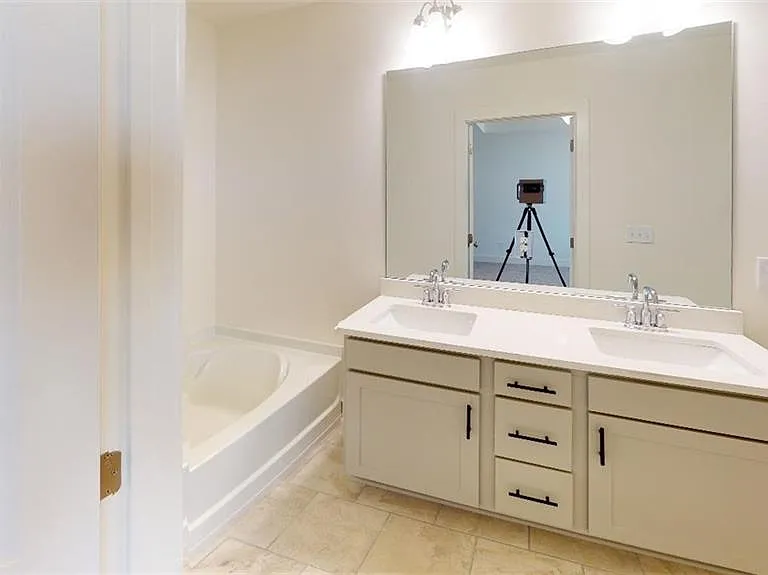 6414 Shalks Crossing Dr — Photo 20