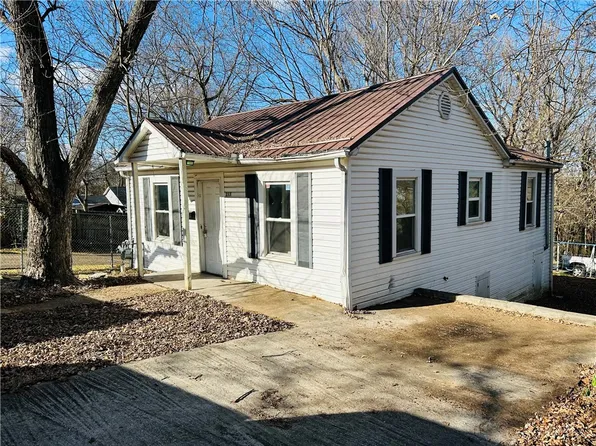 217 E Rogers Ave, Harrison, AR 72601