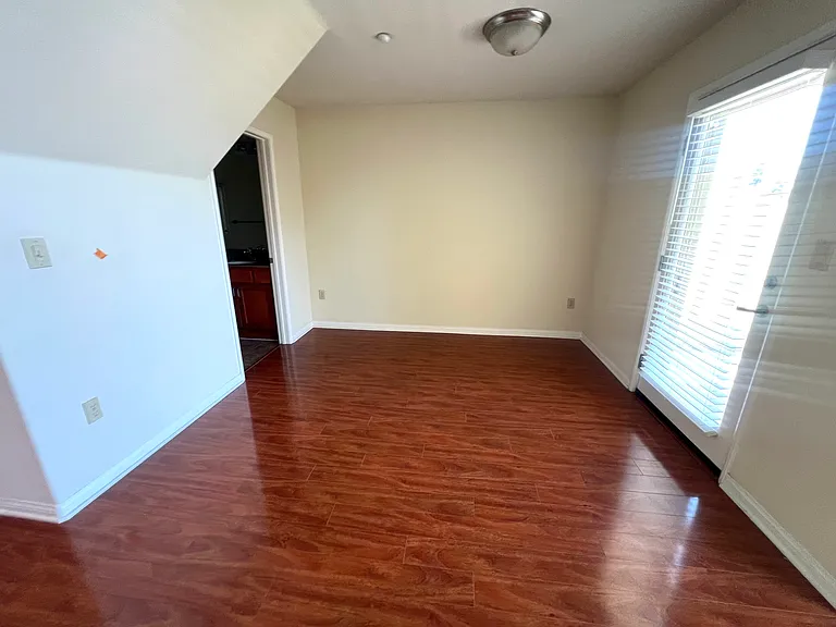 1154 Bellevue APT — Photo 17