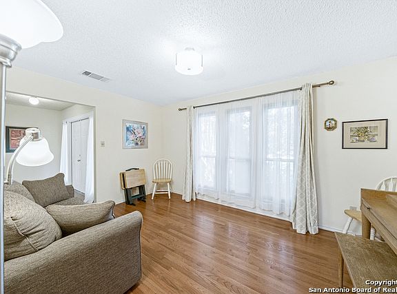 5th image of 9382 Thornbury St