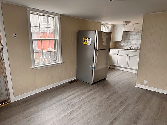 Eat in kitchen area