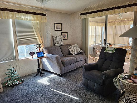 5th image of 1014 W Virginia Dr