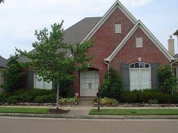 2nd image of 1875 Laurel Ln
