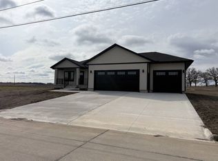 413 E Ahrens St, Sac City, IA 50583