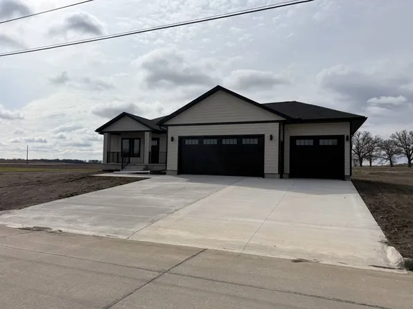 413 E Ahrens St, Sac City, IA 50583