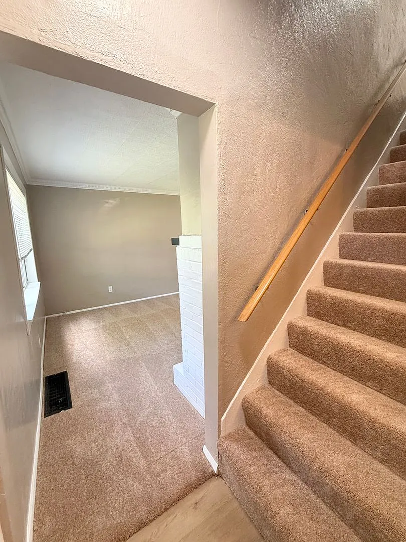 3 Bed, 1.5 Bath in Overbrook/ Brookline for rent- Huge yard and great layout! — Photo 3