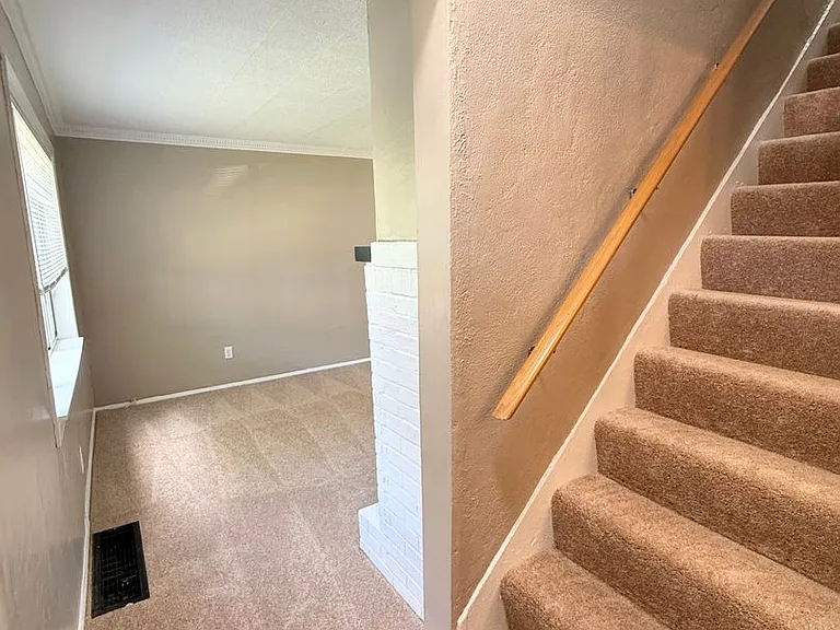 28 Zimmerman St — Photo 3