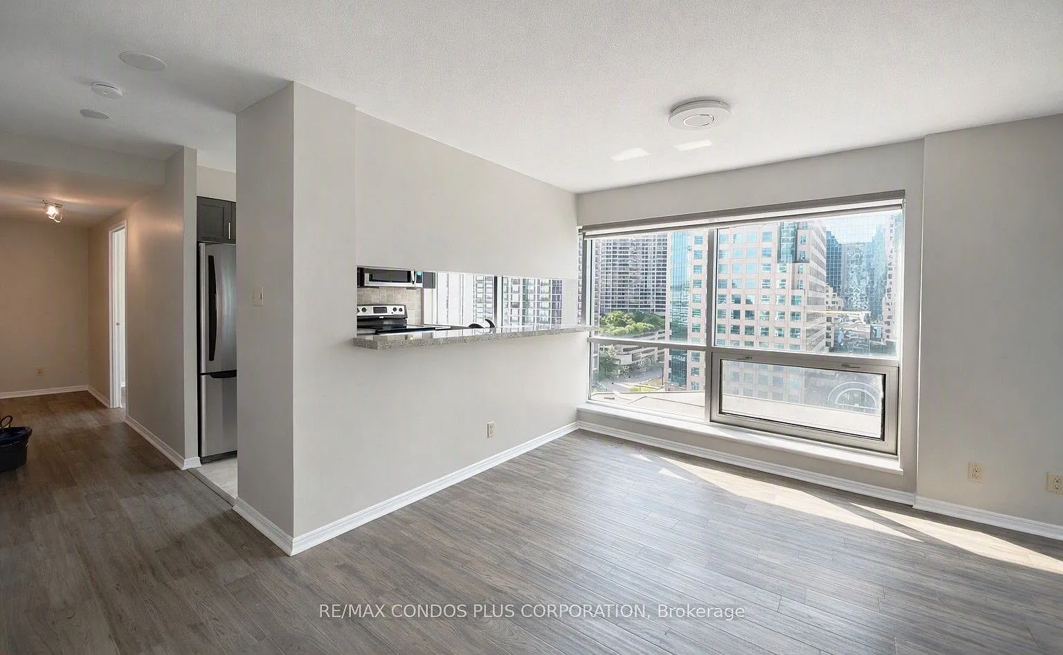 10 Queens Quay W — Photo 4