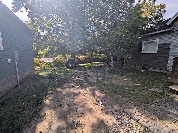 2nd image of 725 W 17th St