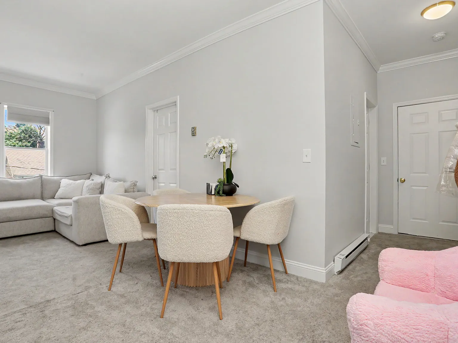3 bed, 900 sqft, $3,200 — Photo 4
