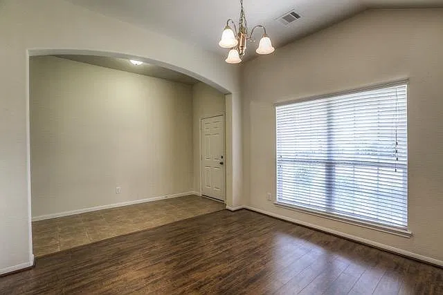 4 bed, 2.0 bath, 2070 sqft, $2,150 — Photo 3