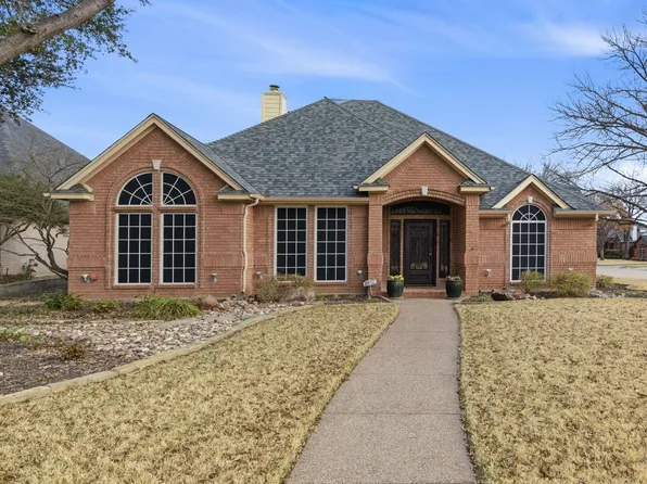 1613 Green Tree Dr, Hurst, TX 76054