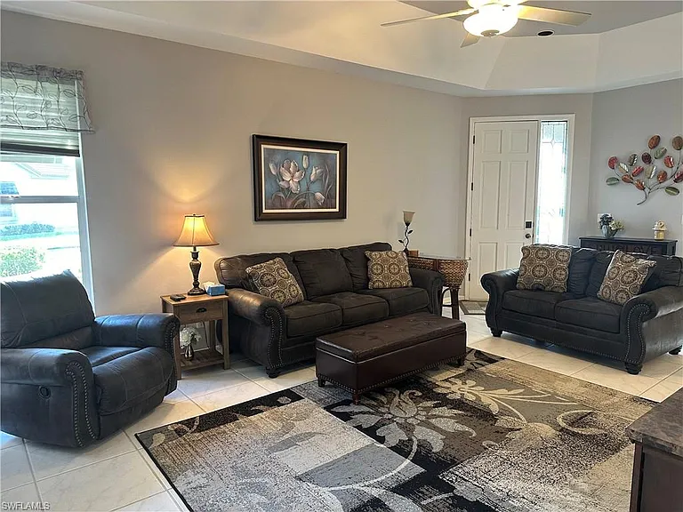 8564 Fairway Bend Dr — Photo 5