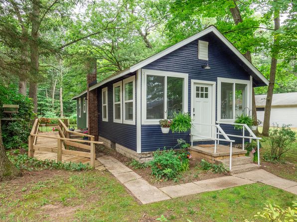 52212 Sheridan Rd, Paw Paw, MI 49079