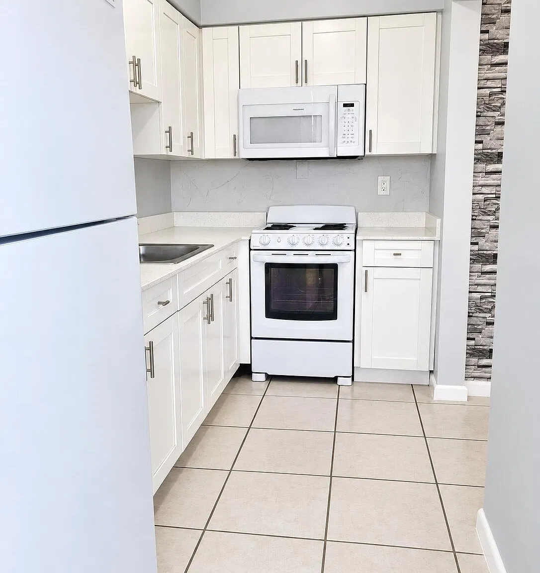 2 bed, 1.0 bath, 650 sqft, $2,000 — Photo 3
