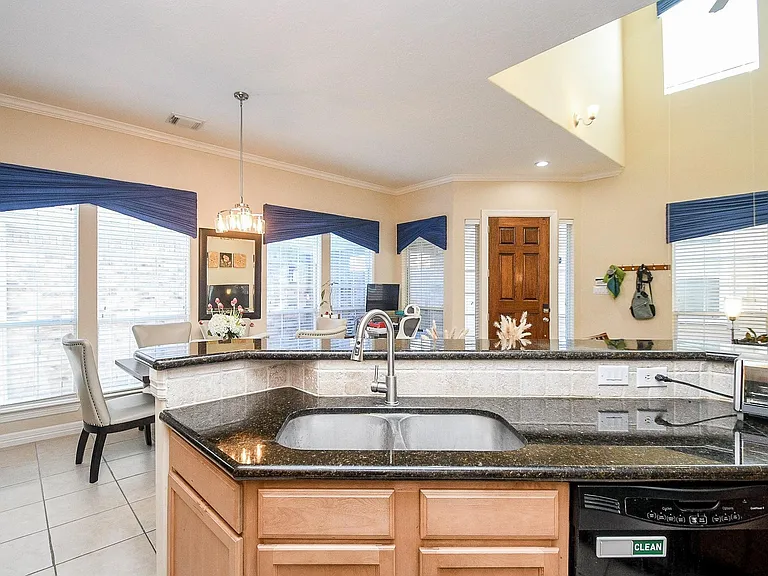 2714 Windy Thicket Ln — Photo 8