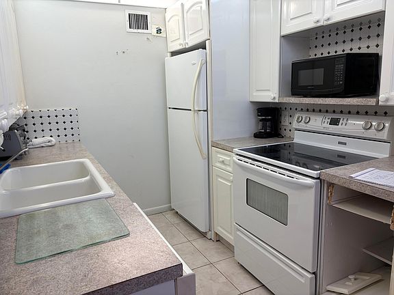 5th image of 3076 Guildford E