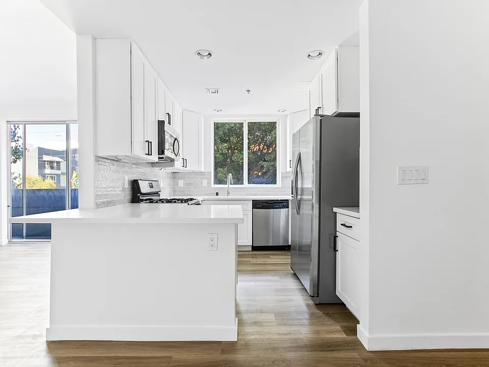 900 S Harvard Blvd #201