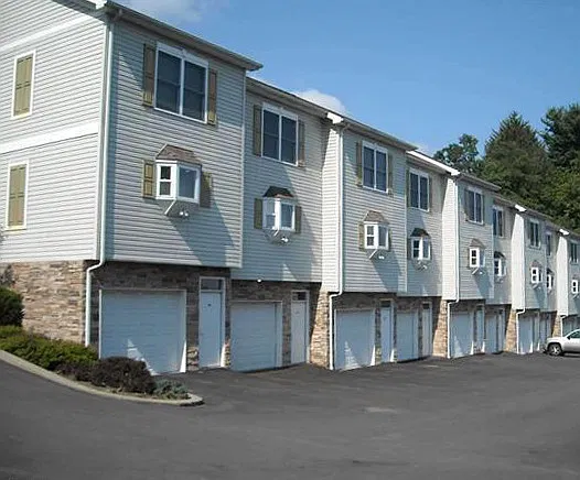 207 Suncrest Ter