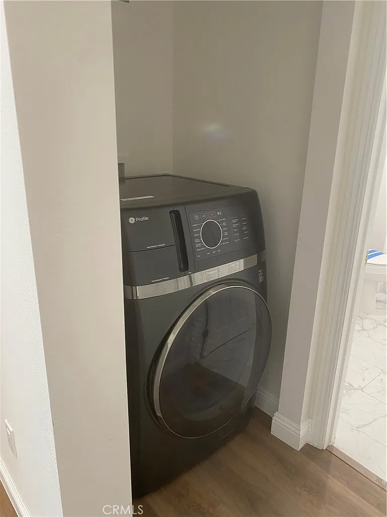 2 bed, 1000 sqft, $2,350 — Photo 4