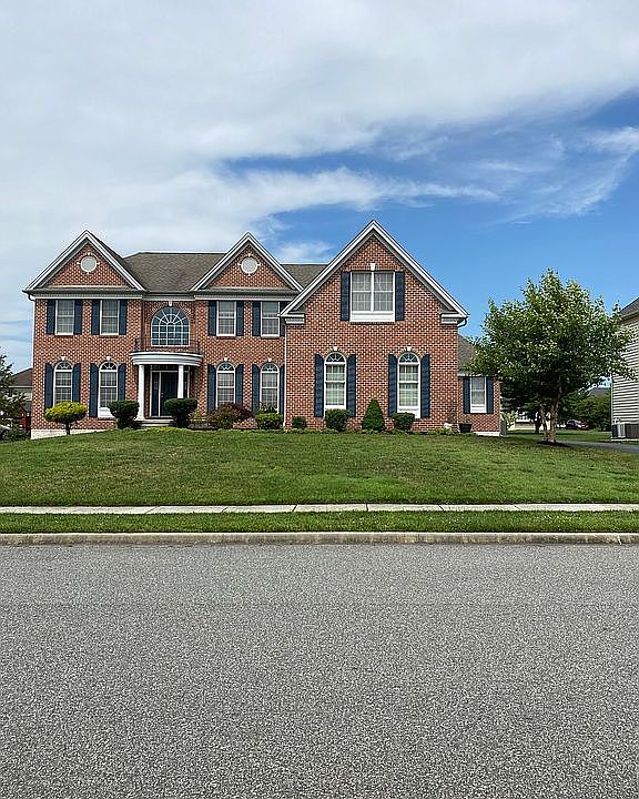 1st image of 736 Parkman Dr
