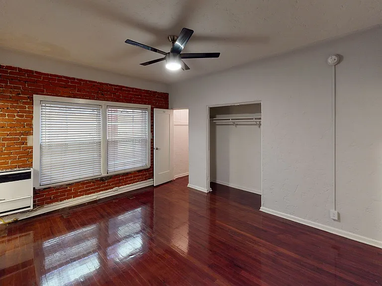 Saint Andrews Manor Apartments — Photo 14