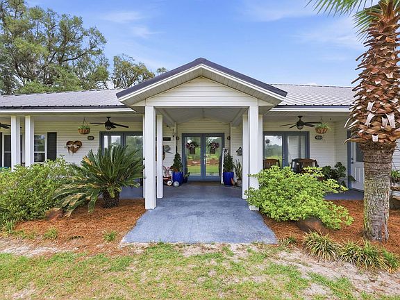 4th image of 391 SW Equestrian Way
