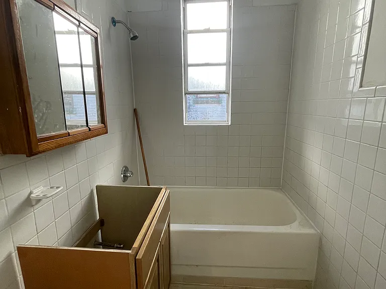 1250 Manor Ave #3R — Photo 6