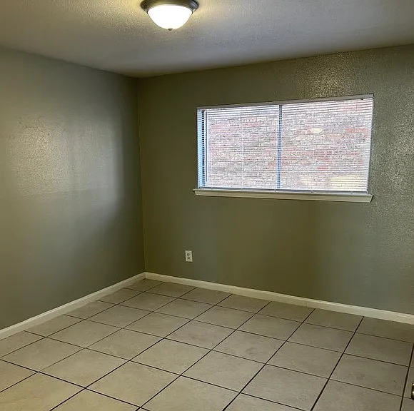 3737 Hillcroft Apartments — Photo 109