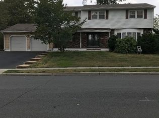 13 Zaleski Dr, Sayreville, NJ 08872