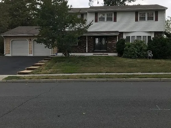 13 Zaleski Dr, Sayreville, NJ 08872