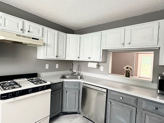 3rd image of 2206 Winder Dr