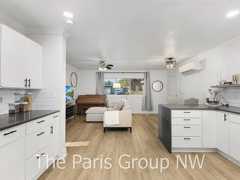 2303 NE 7th St — Photo 5