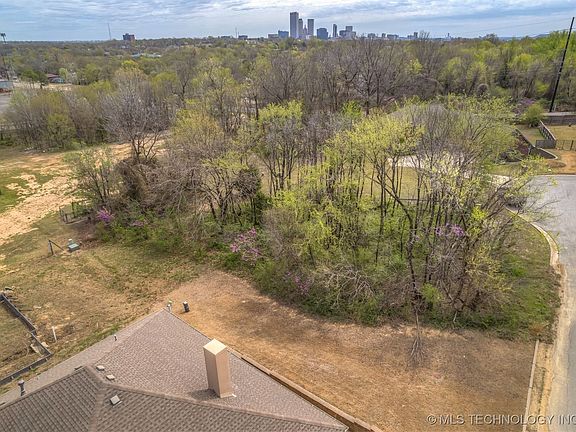 2nd image of 1515 N Waco Ave