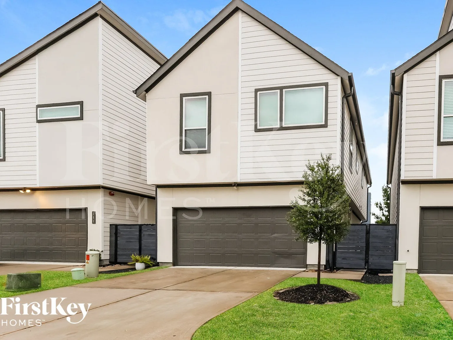 3 bed, 2.5 bath, 1619 sqft, $2,200 — Photo 2