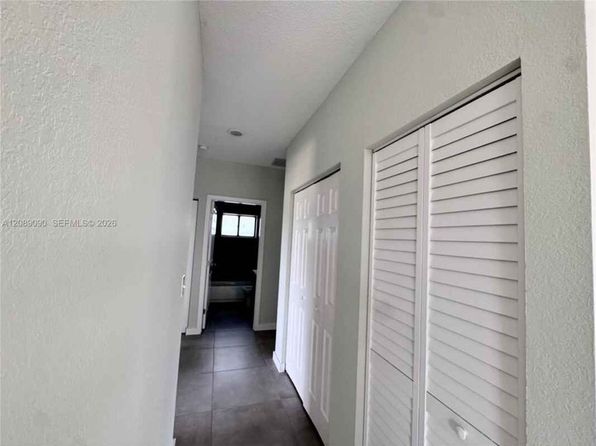 3770 SW 50th Ave