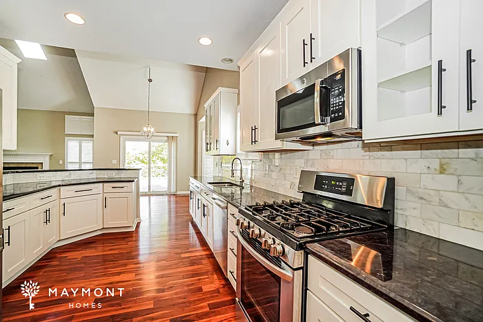 4 bed, 3.5 bath, 4422 sqft, $3,795 — Photo 3