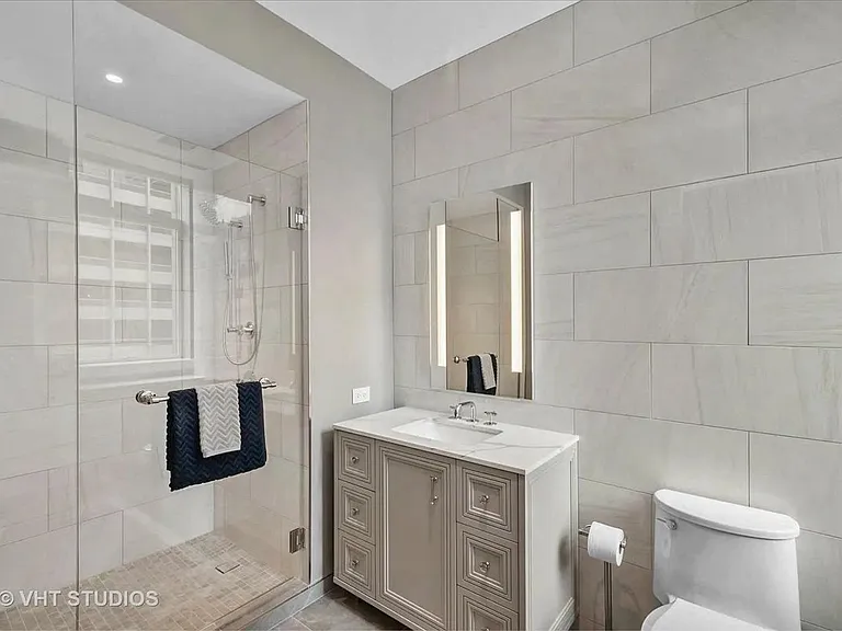 435 N Michigan Ave #401 — Photo 22