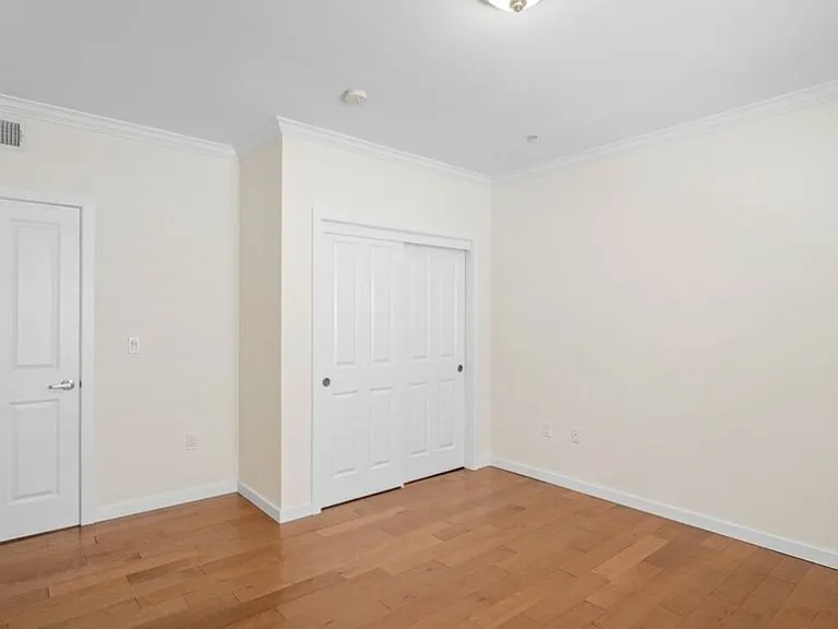 10616 Kinnard Ave #101 — Photo 27