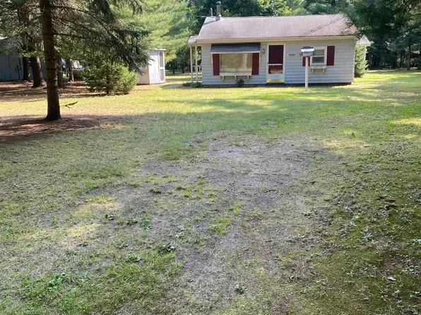9686 Doe Rd, Harrison, MI 48625